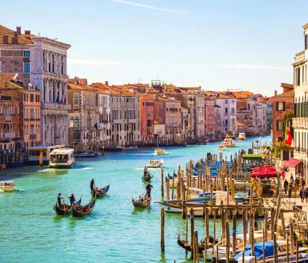 เวนิส สร้างอยู่บนน้ำได้ด้วยวิธีตอกเข็มไม้ เหมือน กรุงเทพ